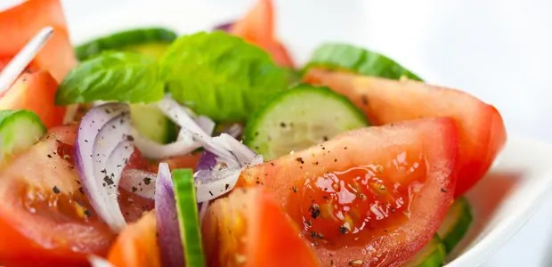 Salad with tomatoes, cucumber and onion