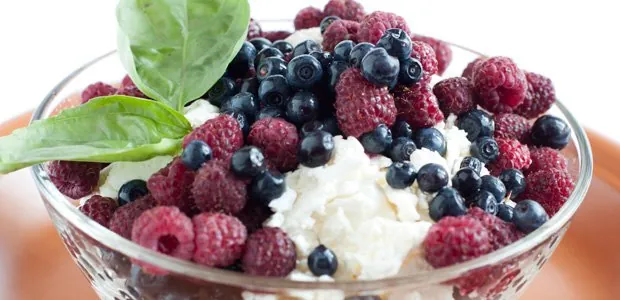 Cottage cheese topped with mixed berries