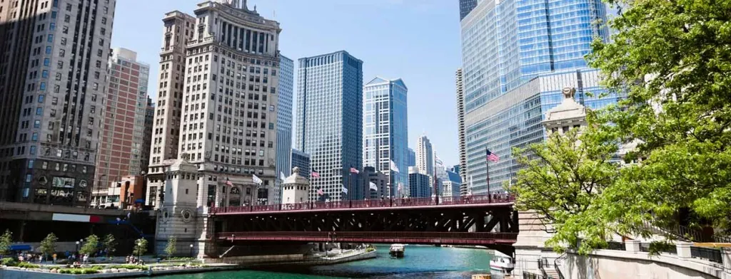 Chicago buildings and a bridge over the river