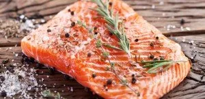 Salmon fillets with herbs and pepper