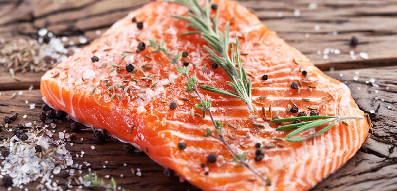 Salmon fillets with herbs and pepper